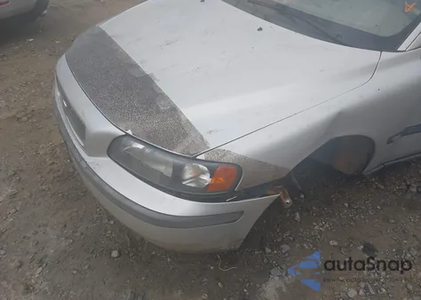 2002 Volvo V70 2.4 z USA, uszkodzony, nr VIN YV1SW61R822235240